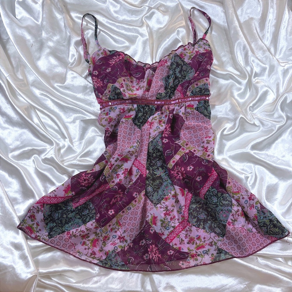 y2k Cami Top Pink Excellent Patchwork Floral Empire Waist Sequin Smocked Back
